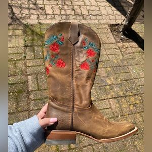 New Leather cow girl boots size 9 USA